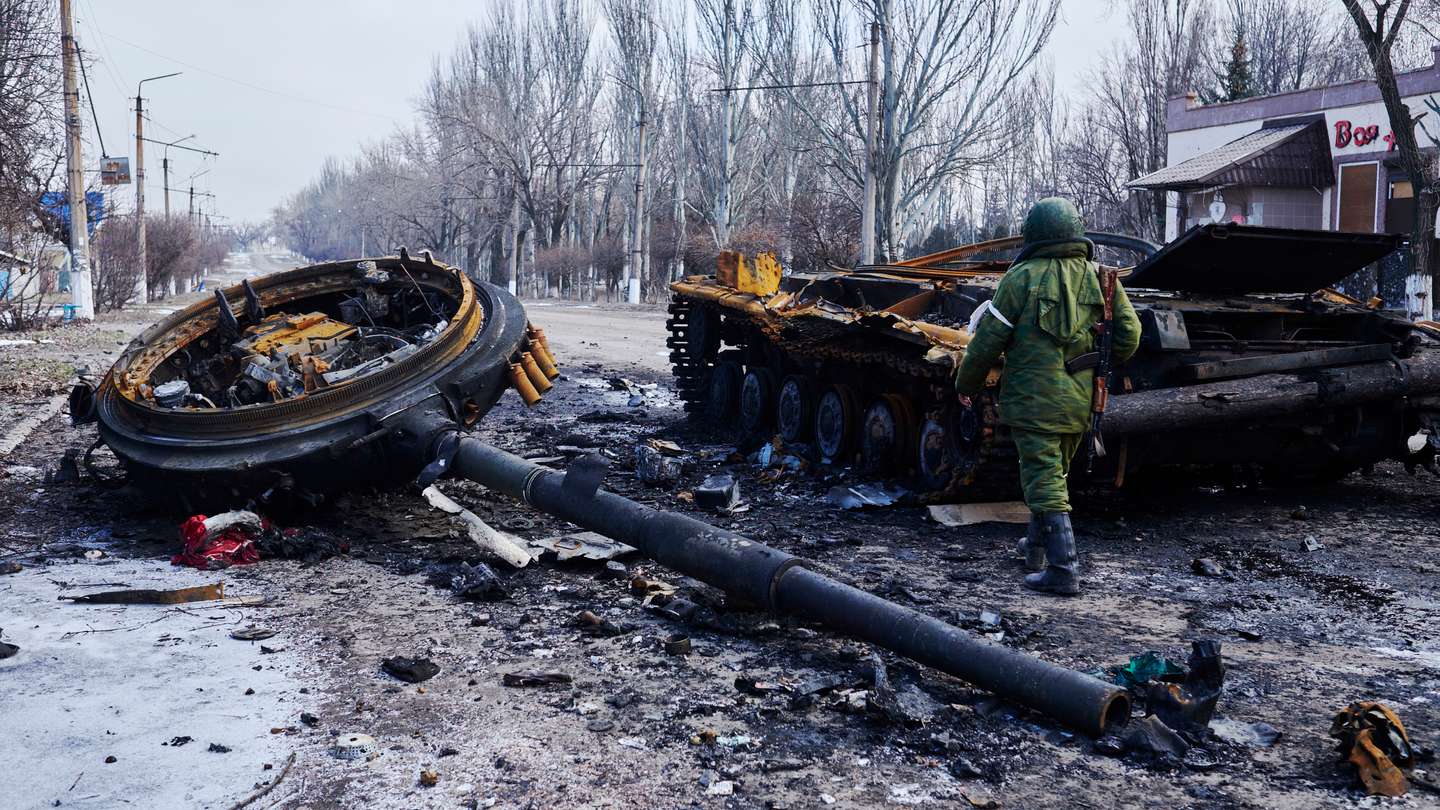 Pro-Russian Rebels Regain Control Of Uglegorsk, Ukraine