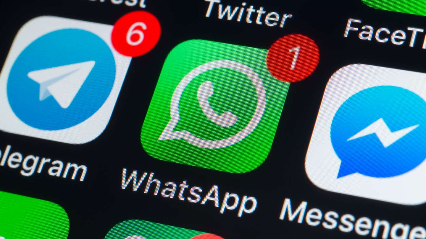 Whatsapp, Messenger, Telegram and other phone chat Apps on iPhone screen