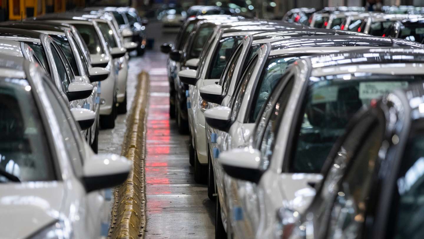 Iran Khodro Automaker Company Production Lines