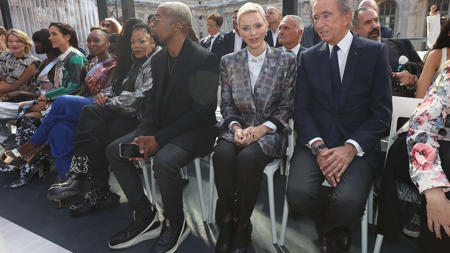 Louis Vuitton : Front Row - Paris Fashion Week - Womenswear Spring/Summer 2023