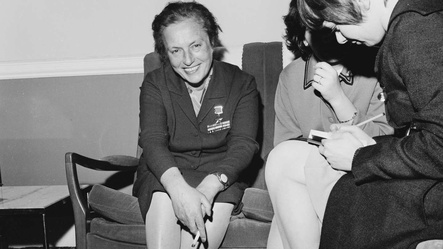 Lyudmila Pavlichenko, em Londres, no Reino Unido, em 1968