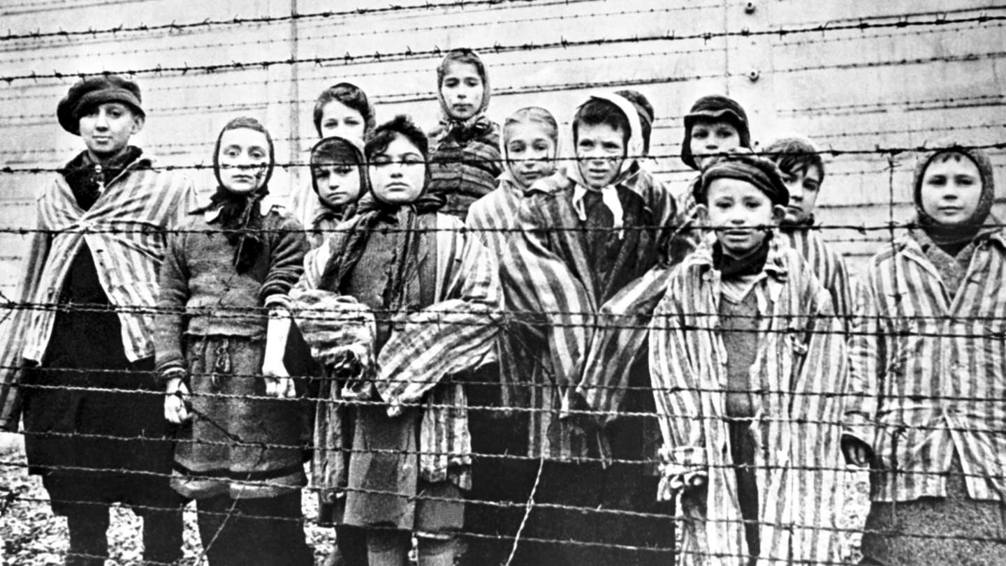 Crianças que sobreviveram a Auschwitz , em1945