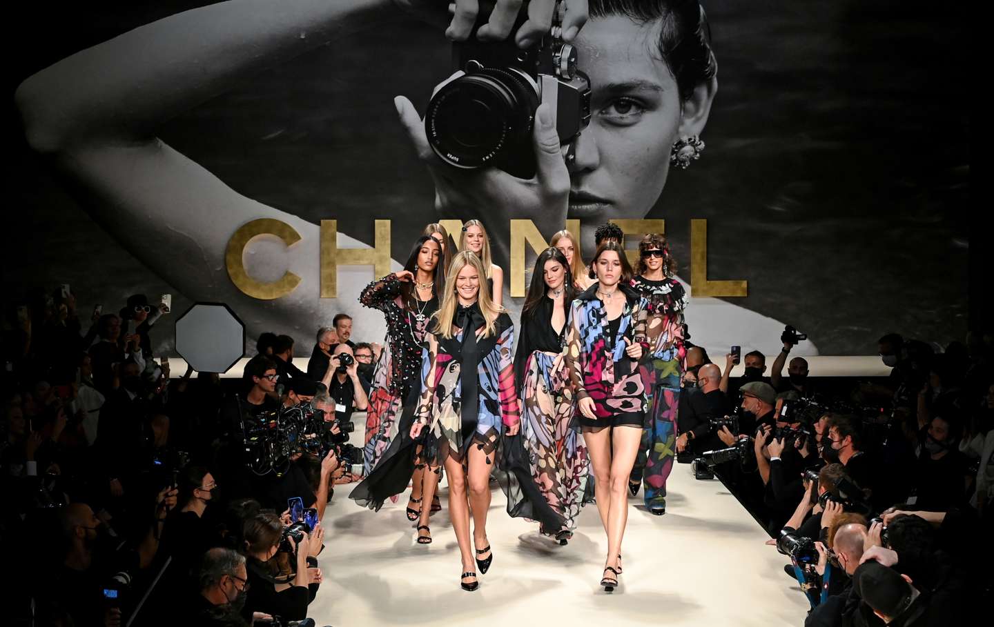 Chanel  : Runway - Paris Fashion Week - Womenswear Spring Summer 2022