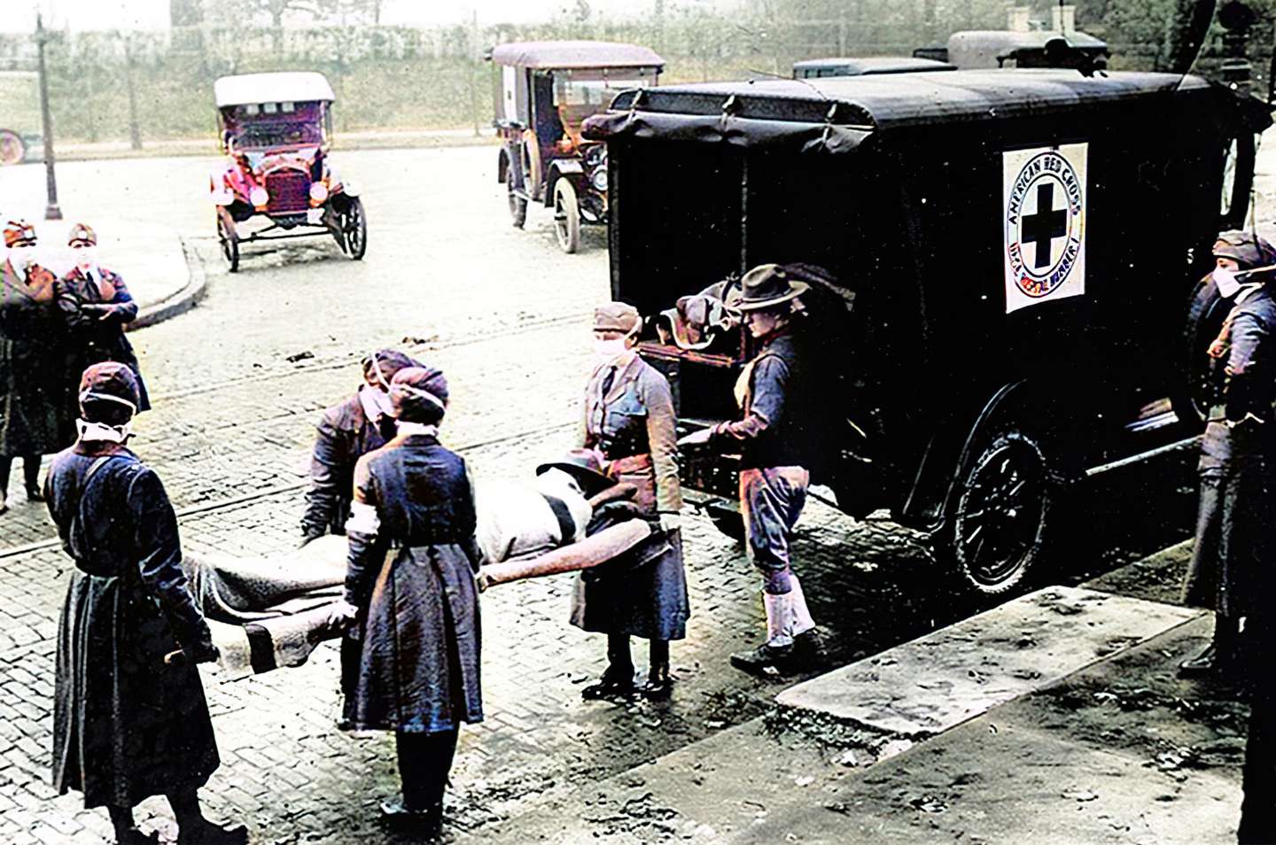 Durante a Gripe Espanhola, em 1918, foram adotadas medidas sanitárias semelhantes às de hoje, como o uso de máscara e a realização de atividades ao ar livre