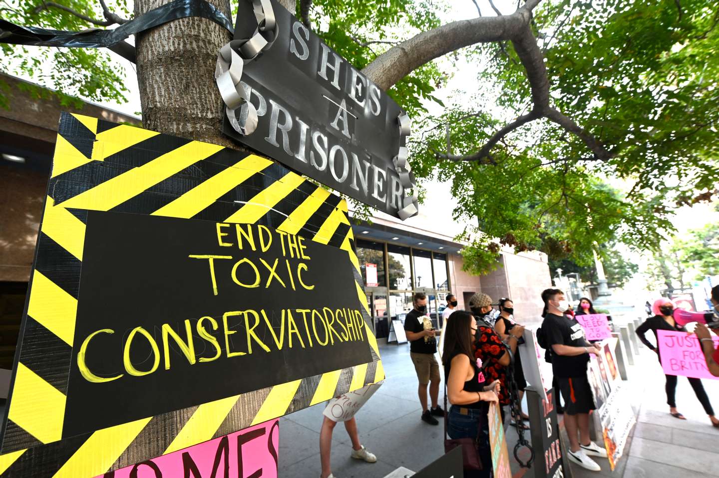 #FreeBritney Protest Outside Los Angeles Courthouse