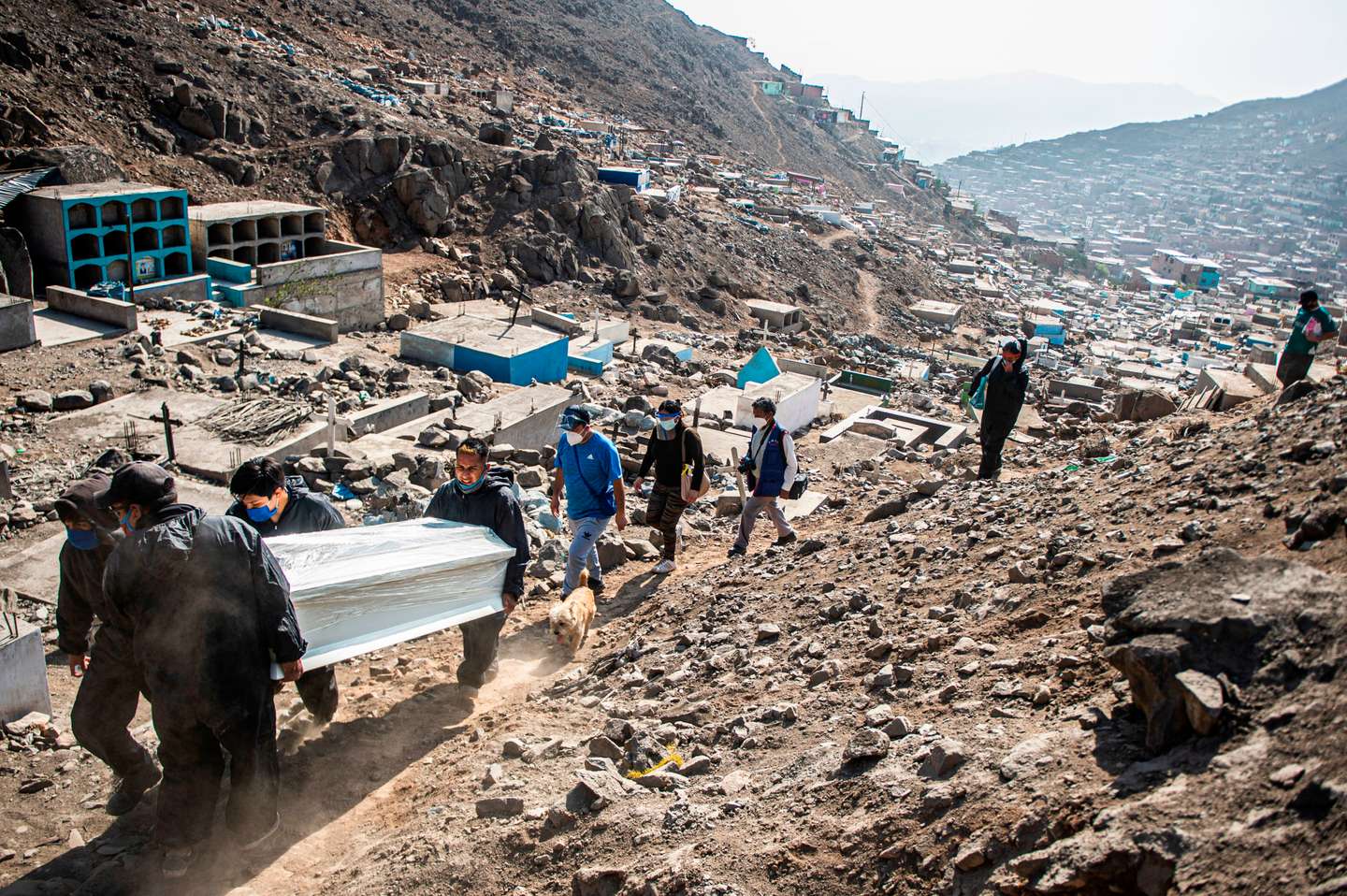 TOPSHOT-PERU-HEALTH-VIRUS-CEMETERY