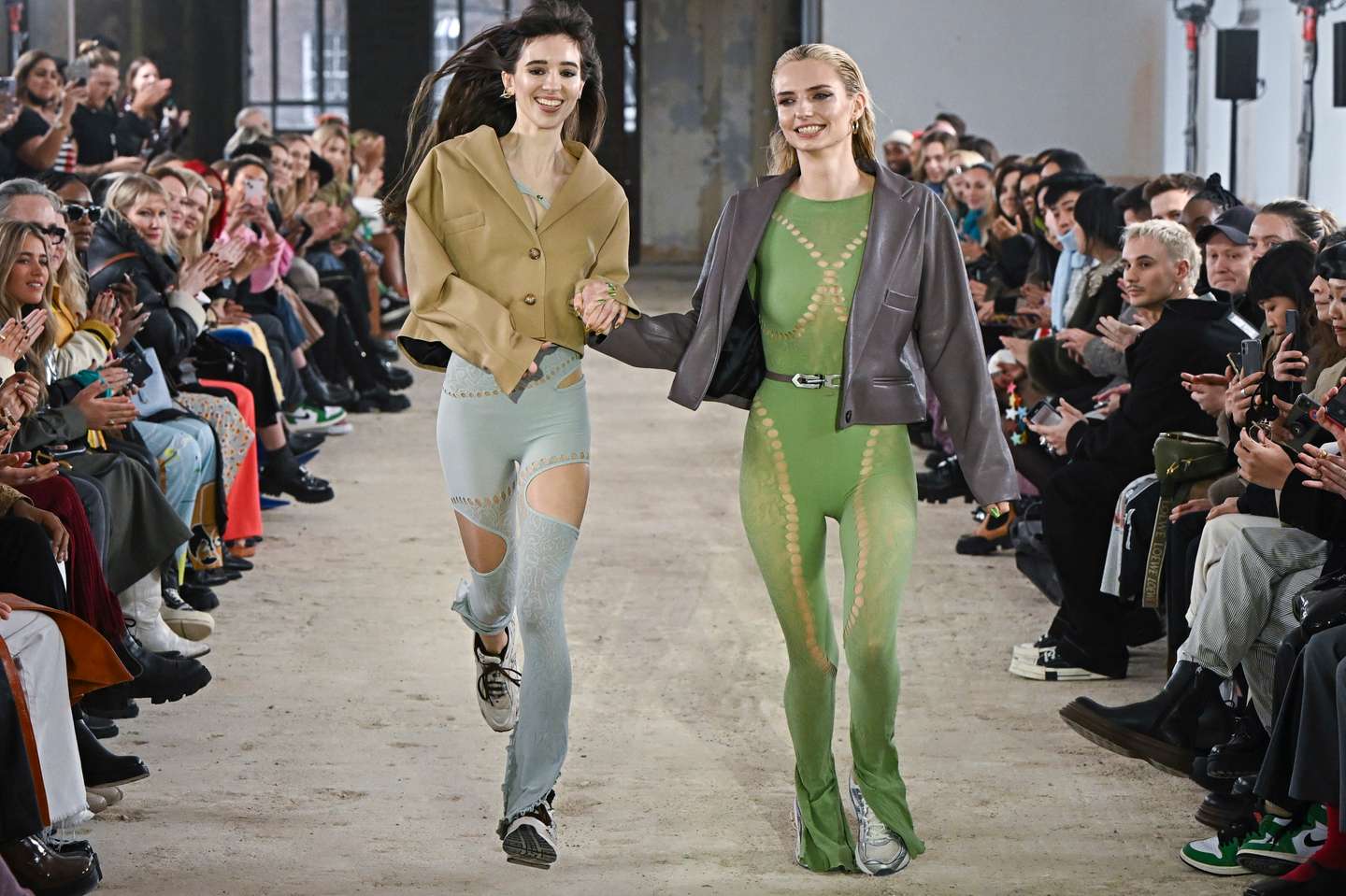 Poster Girl - Runway - Fall/Winter 2022-2023