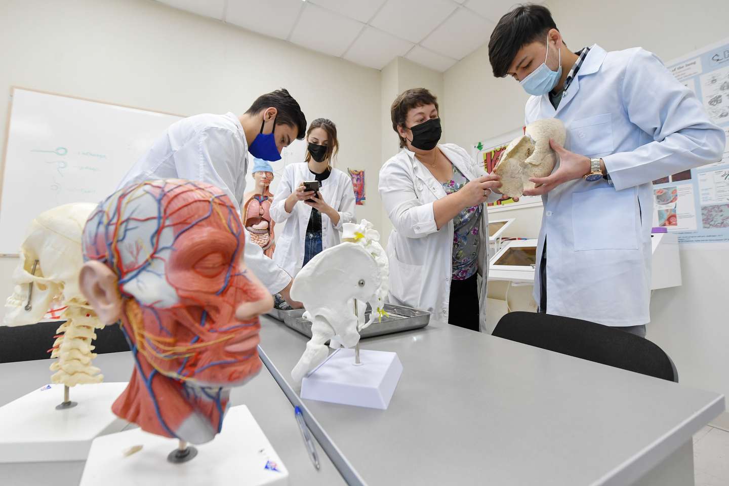 Vladivostok's Far Eastern Federal University returns to on-campus teaching after Russky bridge re-opens for traffic