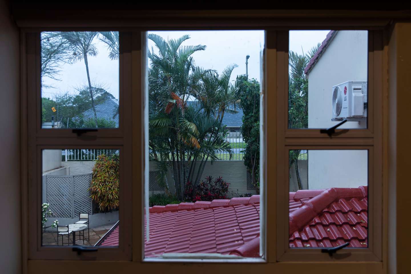 Guest house de luxo onde João Rendeiro foi detido, chama-se Forest Manor e fica no subúrbio de La Lucia da cidade de Durban, na África do Sul. O ex-banqueiro João Rendeiro foi preso no dia 11 de dezembro, num hotel em Durban, na província sul-africana do KwaZulu-Natal, numa operação que resultou da cooperação entre as polícias portuguesa, angolana e sul-africana. Durban, África do Sul, 17 de dezembro de 2021. JOÃO PORFÍRIO/OBSERVADOR