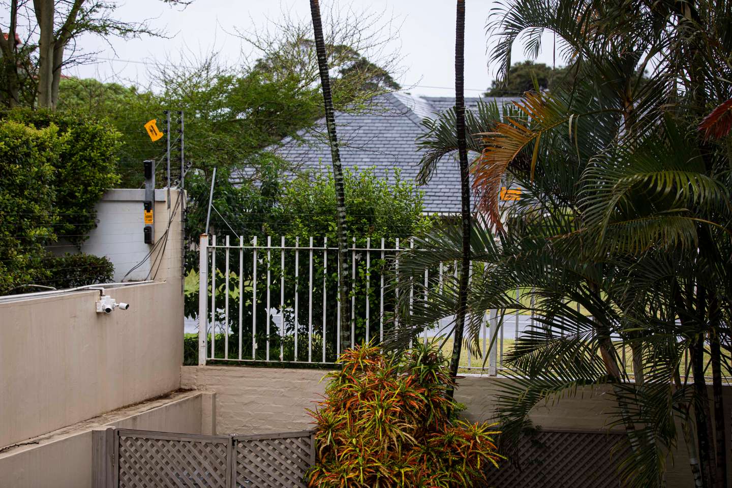 Guest house de luxo onde João Rendeiro foi detido, chama-se Forest Manor e fica no subúrbio de La Lucia da cidade de Durban, na África do Sul. O ex-banqueiro João Rendeiro foi preso no dia 11 de dezembro, num hotel em Durban, na província sul-africana do KwaZulu-Natal, numa operação que resultou da cooperação entre as polícias portuguesa, angolana e sul-africana. Durban, África do Sul, 17 de dezembro de 2021. JOÃO PORFÍRIO/OBSERVADOR