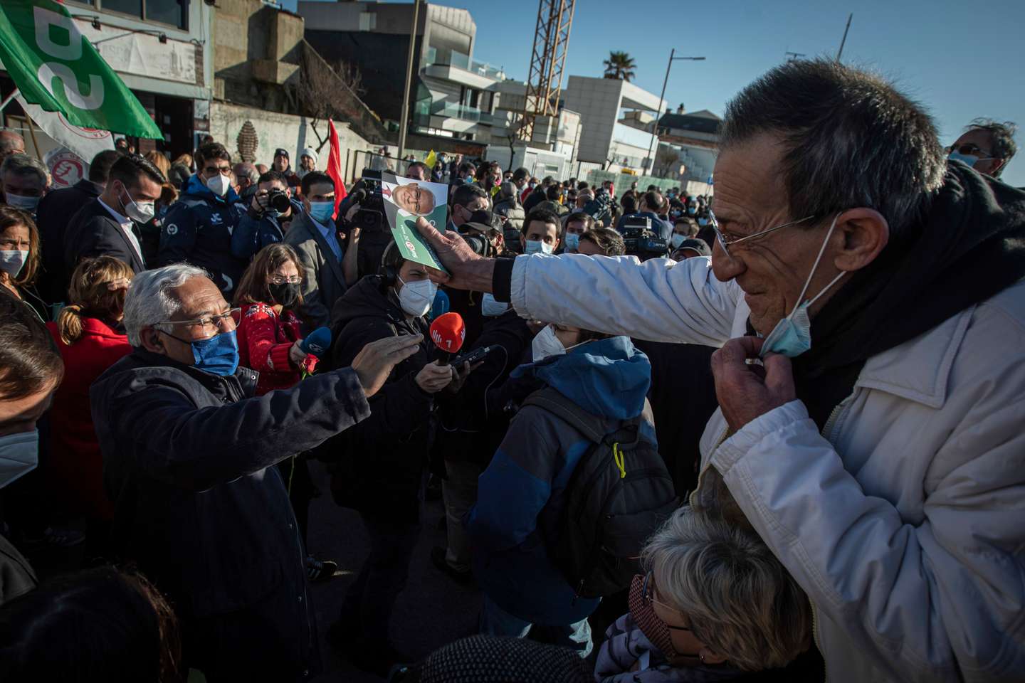 Campanhas para as eleições legislativas de 2022: Arruada em Espinho do candidato pelo Partido Socialista, António Costa, secretário-geral do PS e candidato a primeiro-ministro. As eleições legislativas realizam-se no próximo dia 30 de janeiro de 2022. Espinho, 22 de janeiro de 2022. JOÃO PORFÍRIO/OBSERVADOR