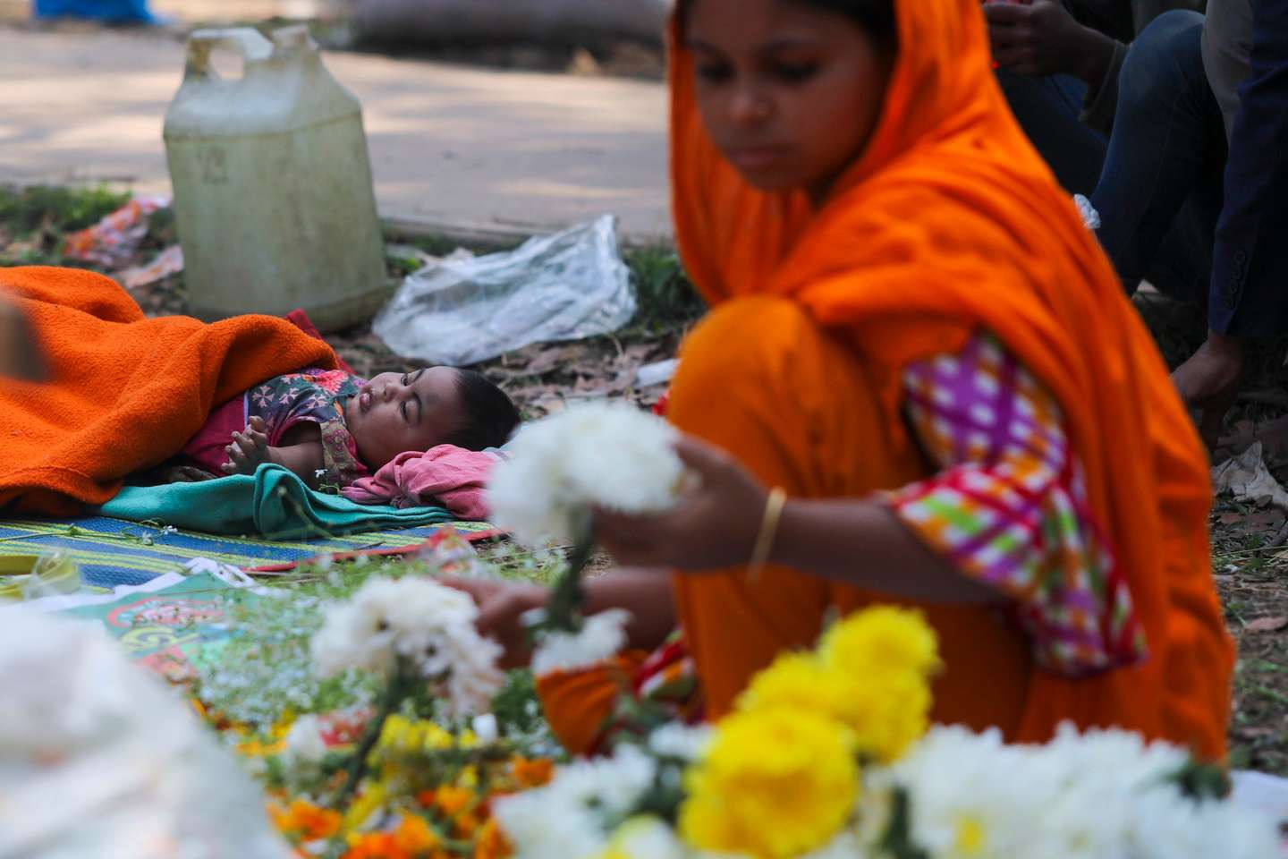 Celebração do Dia de São Valentim, também conhecido como Dia dos Namorados, no Bangladesh, onde também se realiza o Festival da Primavera