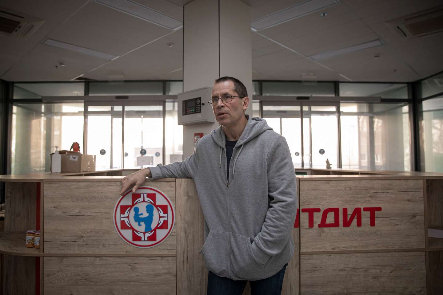 Reportagem no maior hospital pediátrico de Kiev numa altura em que estão a receber crianças que chegam feridas devido à guerra entre a Ucrânia e a Rússia. A Rússia, a mando do seu presidente, Vladimir Putin, invadiu a Ucrânia no passado dia 24 de fevereiro de 2022. Kiev, Ucrânia, 17 de março de 2022. JOÃO PORFÍRIO/OBSERVADOR