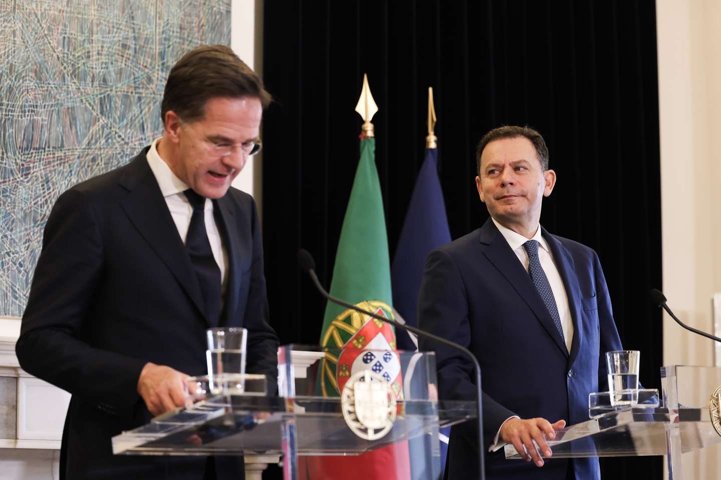 Mark Rutte deixou claro, ao lado do primeiro-ministro, que nem os 2% do PIB em gastos na área da segurança e da defesa são "suficientes" para os "desafios" que a aliança transatlântica enfrenta