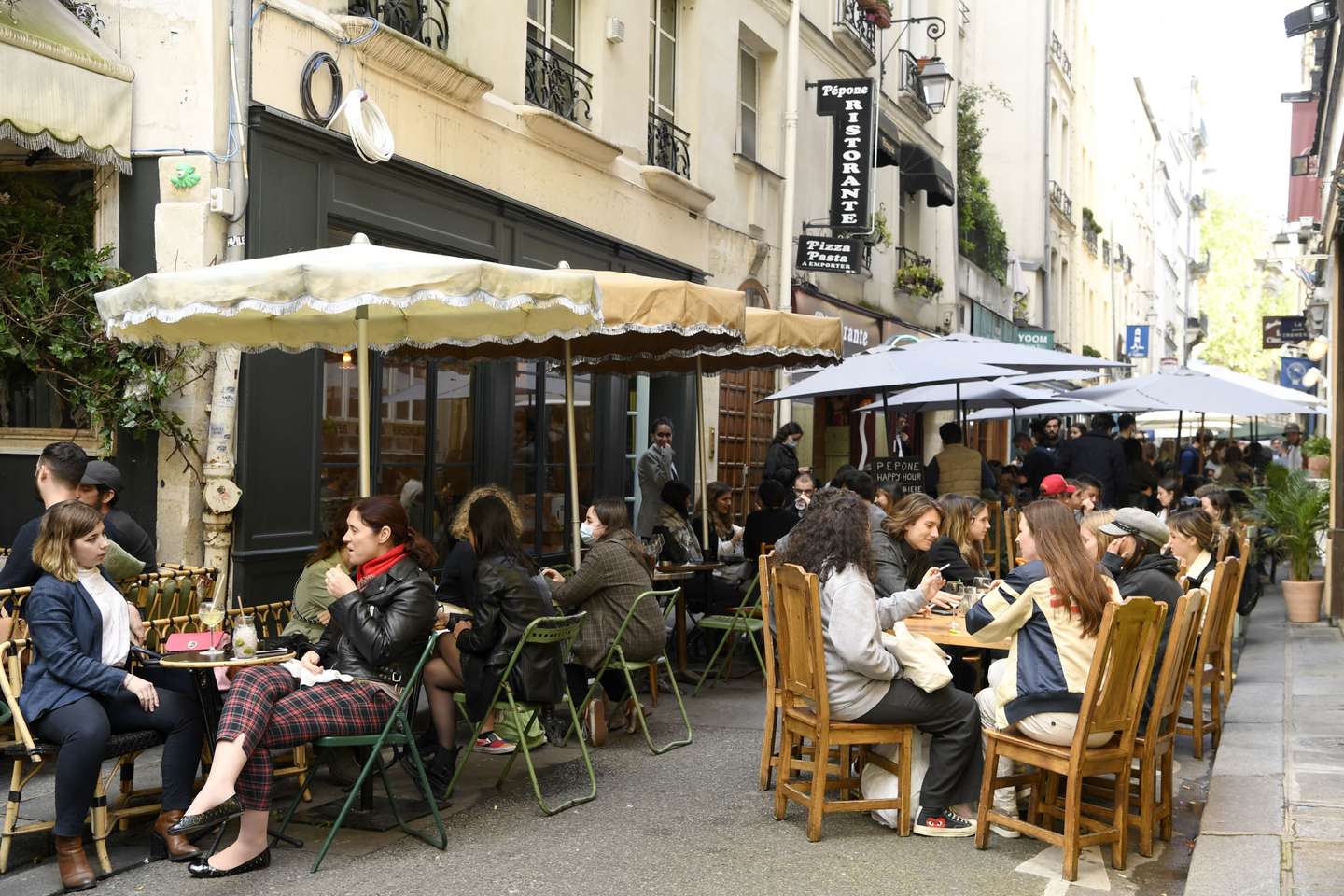 FRANCE-HEALTH-VIRUS-CULTURE-RESTAURANTS