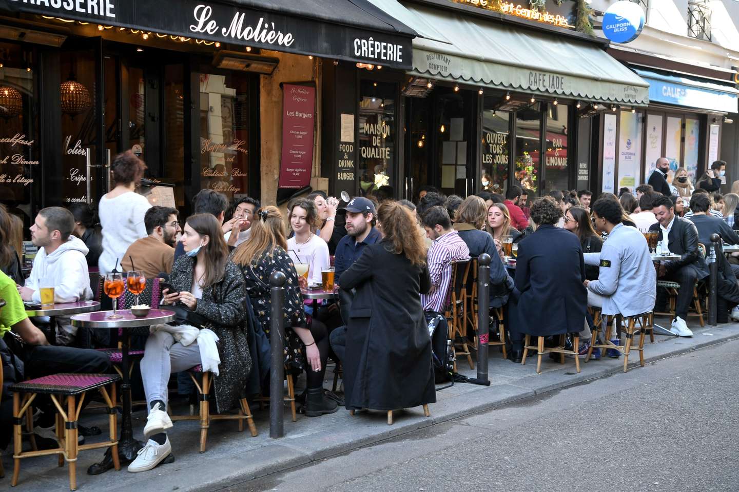 FRANCE-HEALTH-VIRUS-CULTURE-RESTAURANTS