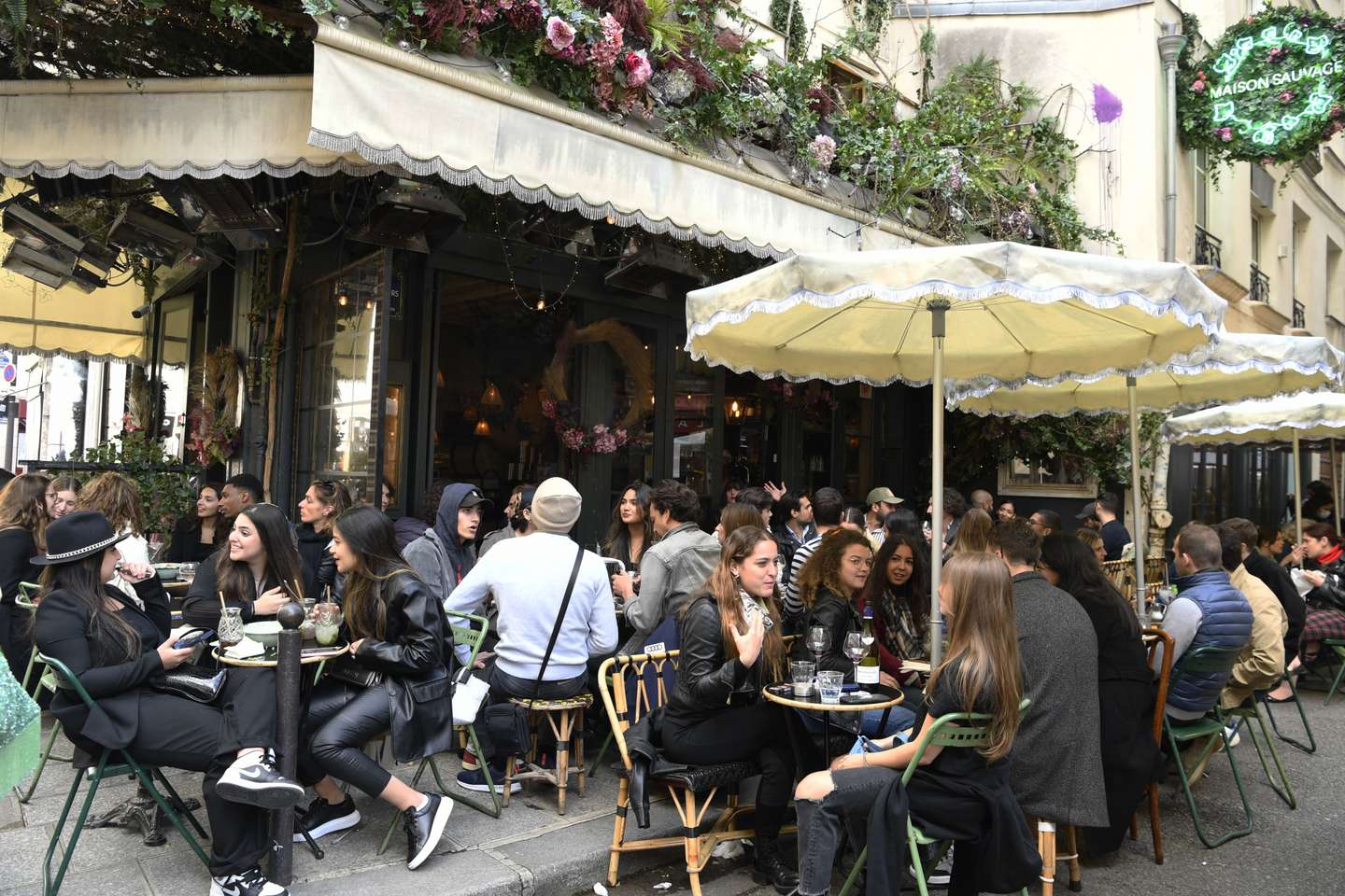 FRANCE-HEALTH-VIRUS-CULTURE-RESTAURANTS