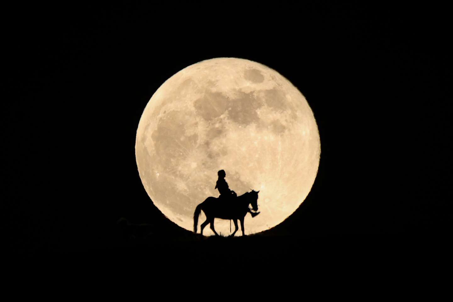 Super moon in Turkey's Van