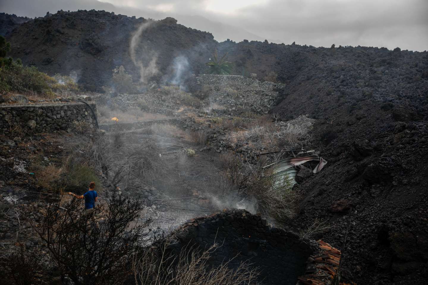 Evacuate The Town Of Todoque, In Los Llanos De Aridane (la Palma), By The Lava From The Volcano