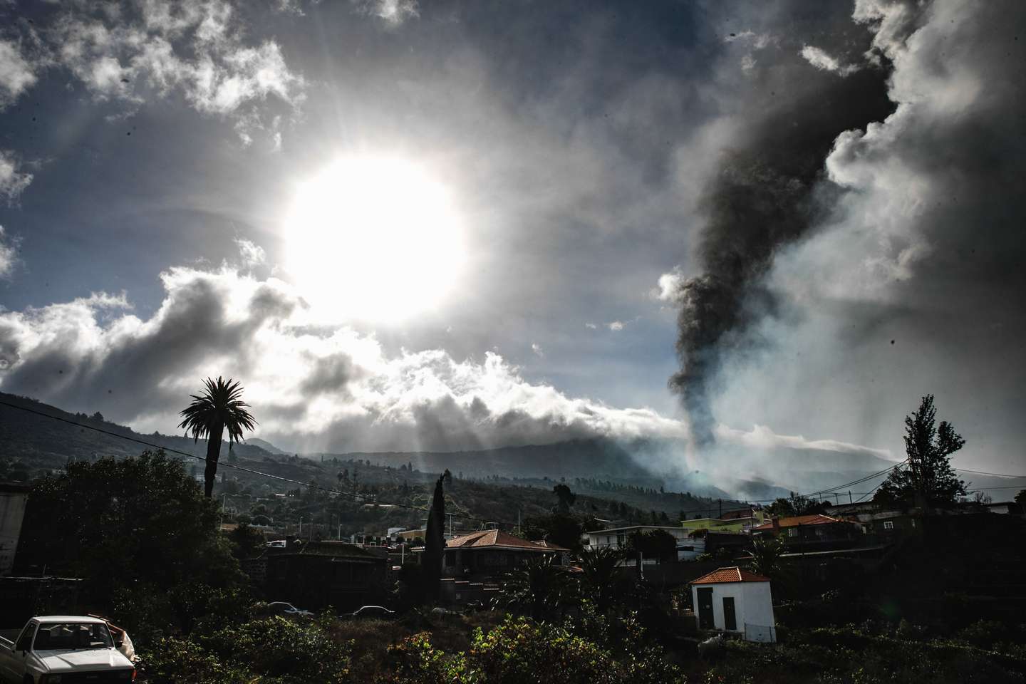 Evacuate The Town Of Todoque, In Los Llanos De Aridane (la Palma), By The Lava From The Volcano