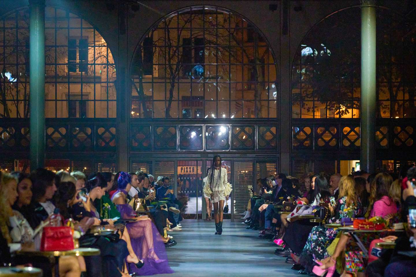 Valentino : Runway - Paris Fashion Week - Womenswear Spring Summer 2022
