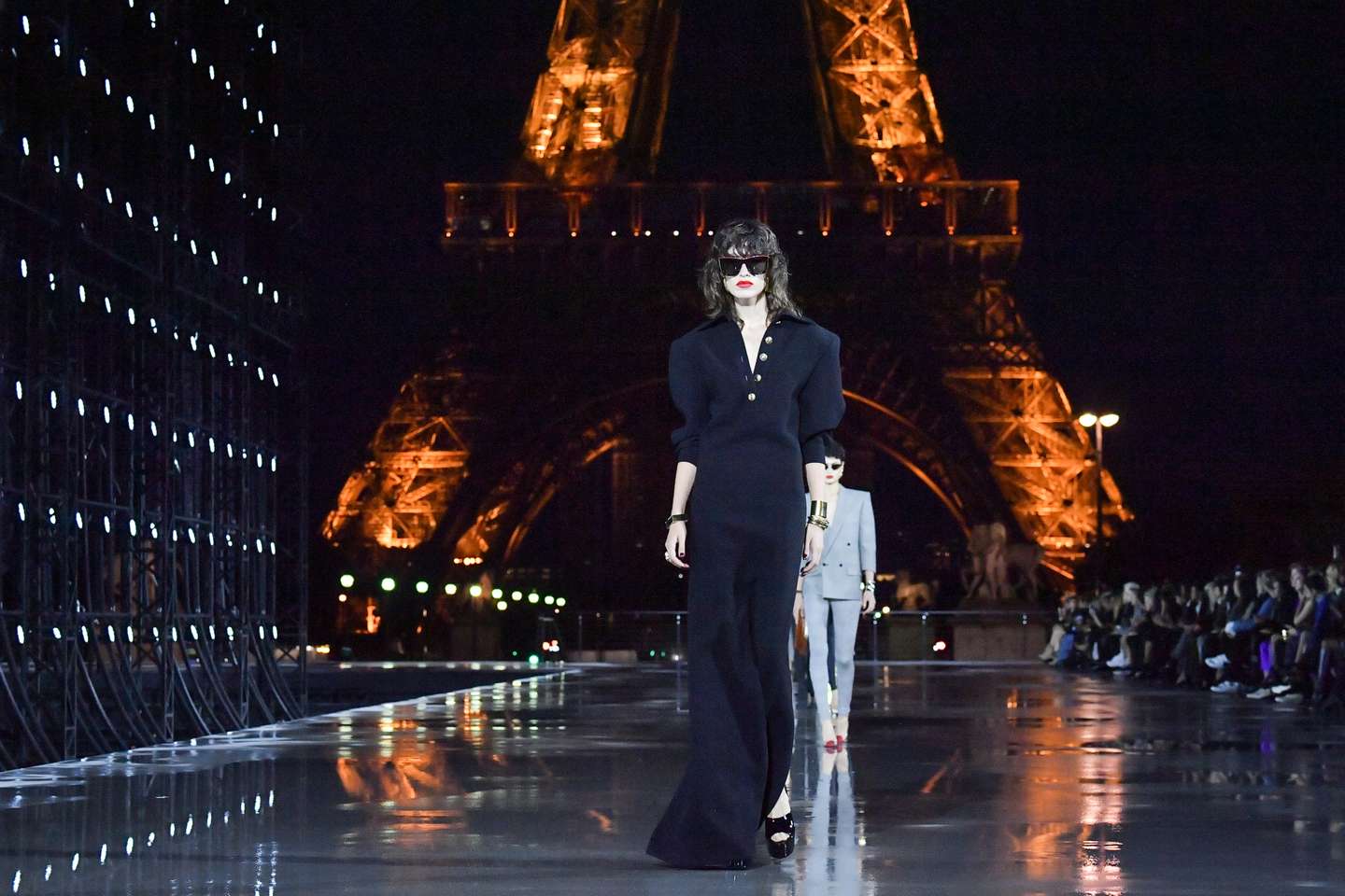 Saint Laurent : Runway - Paris Fashion Week - Womenswear Spring Summer 2022