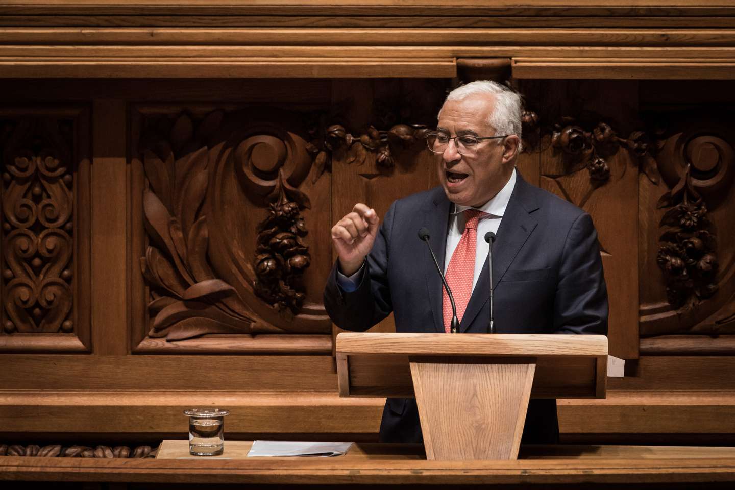 Parlamento: Debate e votação na generalidade ao Orçamento do Estado para 2022, na Assembleia da República. Bloco de Esquerda e PCP votarão contra o orçamento o que provocará a queda do Governo de António Costa e eleições antecipadas. Intervenção de António Costa, primeiro-ministro. Lisboa, 27 de outubro de 2021. JOÃO PORFÍRIO/OBSERVADOR