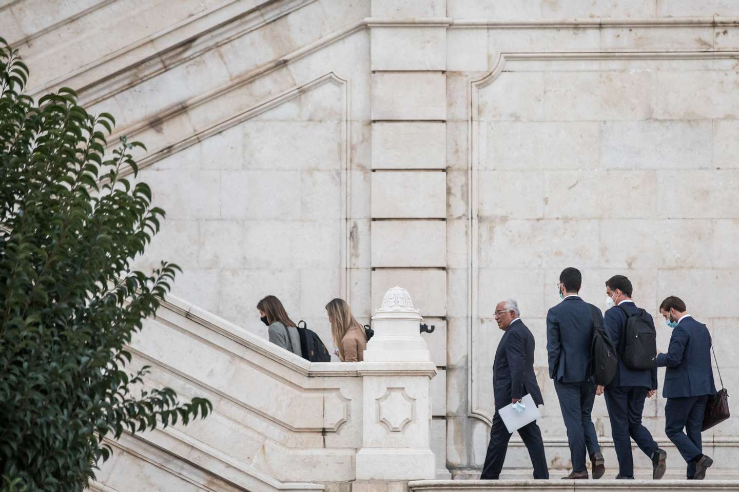 Parlamento: Debate e votação na generalidade ao Orçamento do Estado para 2022, na Assembleia da República. Bloco de Esquerda e PCP votarão contra o orçamento o que provocará a queda do Governo de António Costa e eleições antecipadas. Saída do Governo e de António Costa da Assembleia da República. Lisboa, 27 de outubro de 2021. JOÃO PORFÍRIO/OBSERVADOR