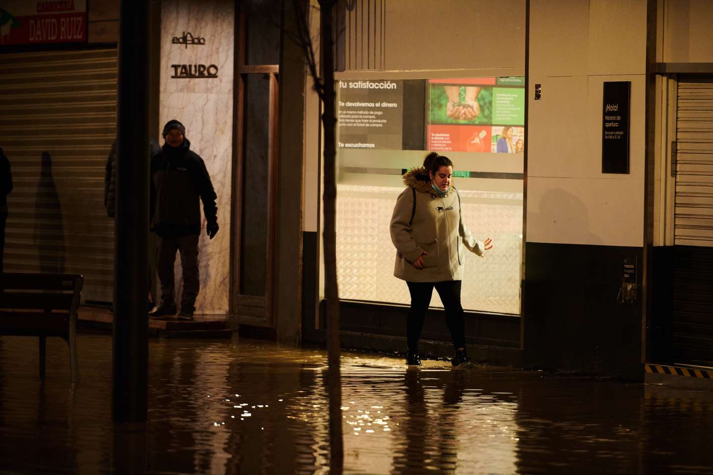 Tempestade do Norte de Espanha, na região de Navarra, destrói colheitas e faz subir o rio Ebro