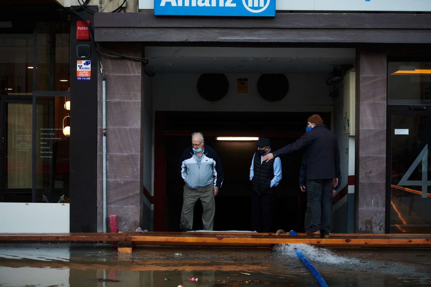 Tempestade do Norte de Espanha, na região de Navarra, destrói colheitas e faz subir o rio Ebro