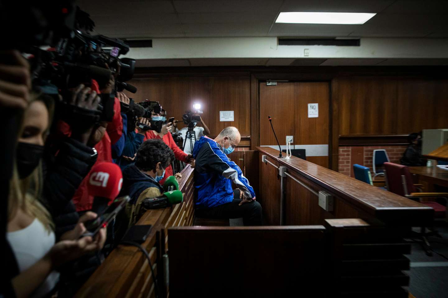 O ex-banqueiro João Rendeiro na sala de tribunal em Verulam, Durban, África do Sul onde foi presente ao juiz. 17 de dezembro de 2021. João Rendeiro foi preso no sábado, num hotel em Durban, na província sul-africana do KwaZulu-Natal, numa operação que resultou da cooperação entre as polícias portuguesa, angolana e sul-africana. JOÃO PORFÍRIO/OBSERVADOR