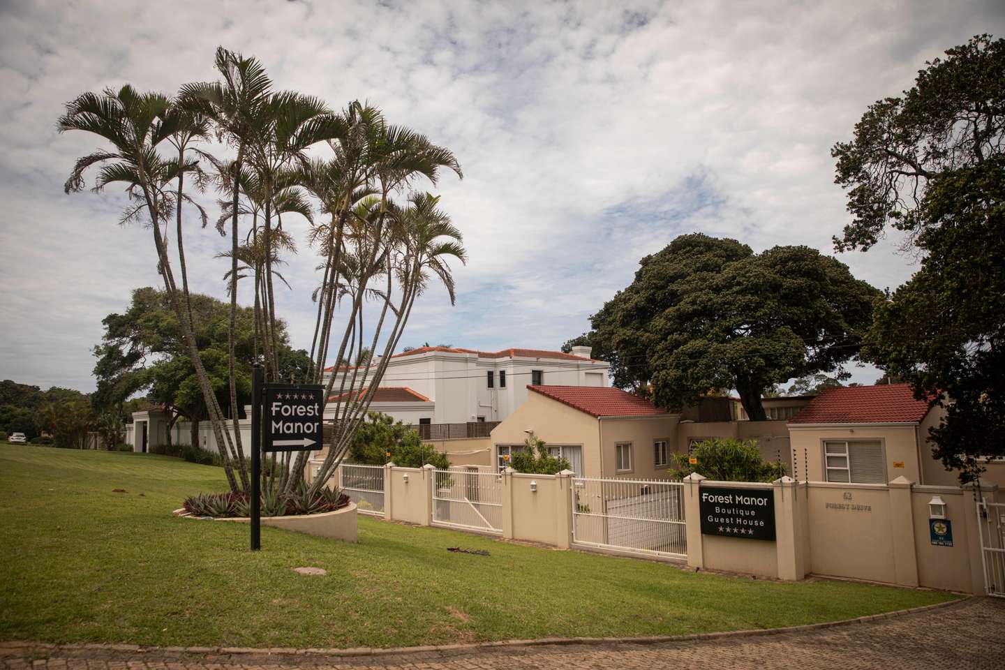 Reportagem sobre o bairro onde João Rendeiro viveu nos últimos dias antes de ser detido pelas autoridades sul-africanas. O ex-banqueiro João Rendeiro foi preso no dia 11 de dezembro, num hotel em Durban, na província sul-africana do KwaZulu-Natal, numa operação que resultou da cooperação entre as polícias portuguesa, angolana e sul-africana. Durban, África do Sul, 19 de dezembro de 2021. JOÃO PORFÍRIO/OBSERVADOR