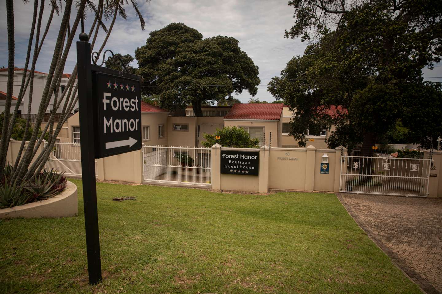 Reportagem sobre o bairro onde João Rendeiro viveu nos últimos dias antes de ser detido pelas autoridades sul-africanas. O ex-banqueiro João Rendeiro foi preso no dia 11 de dezembro, num hotel em Durban, na província sul-africana do KwaZulu-Natal, numa operação que resultou da cooperação entre as polícias portuguesa, angolana e sul-africana. Durban, África do Sul, 19 de dezembro de 2021. JOÃO PORFÍRIO/OBSERVADOR