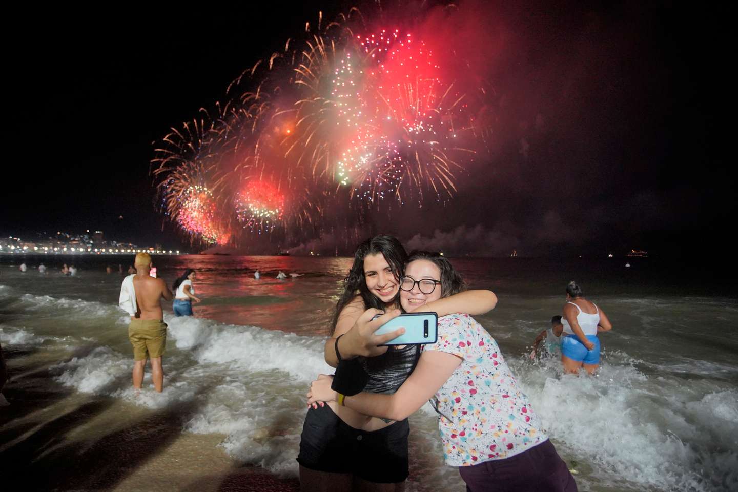 Cariocas Welcome 2022 Amid Cancellation of New Year's Eve Traditional Festival Due to Omicron Variant Spread