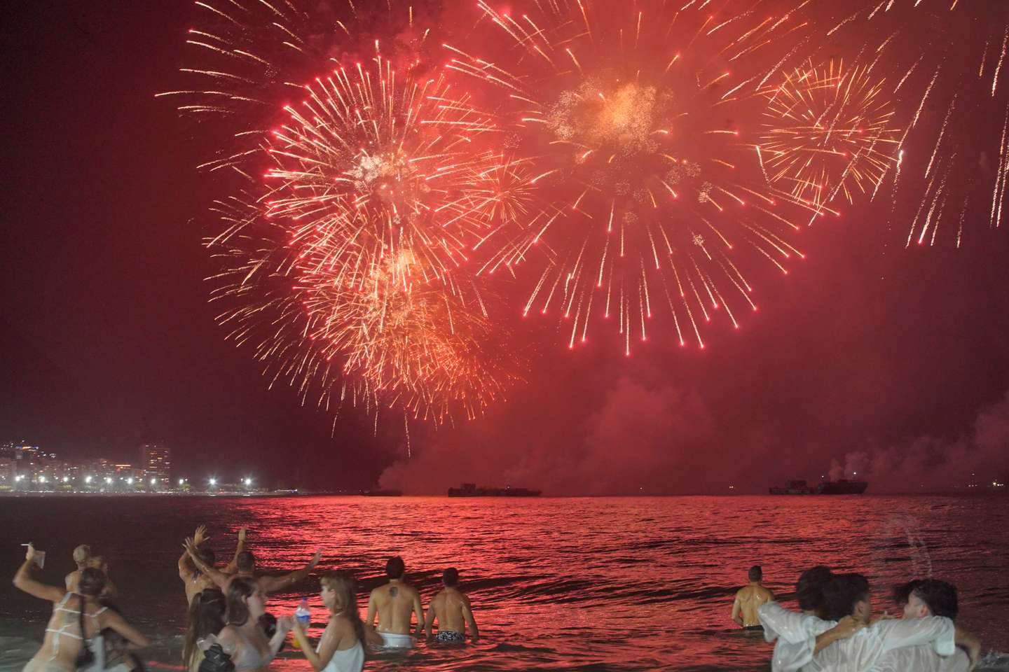 Cariocas Welcome 2022 Amid Cancellation of New Year's Eve Traditional Festival Due to Omicron Variant Spread