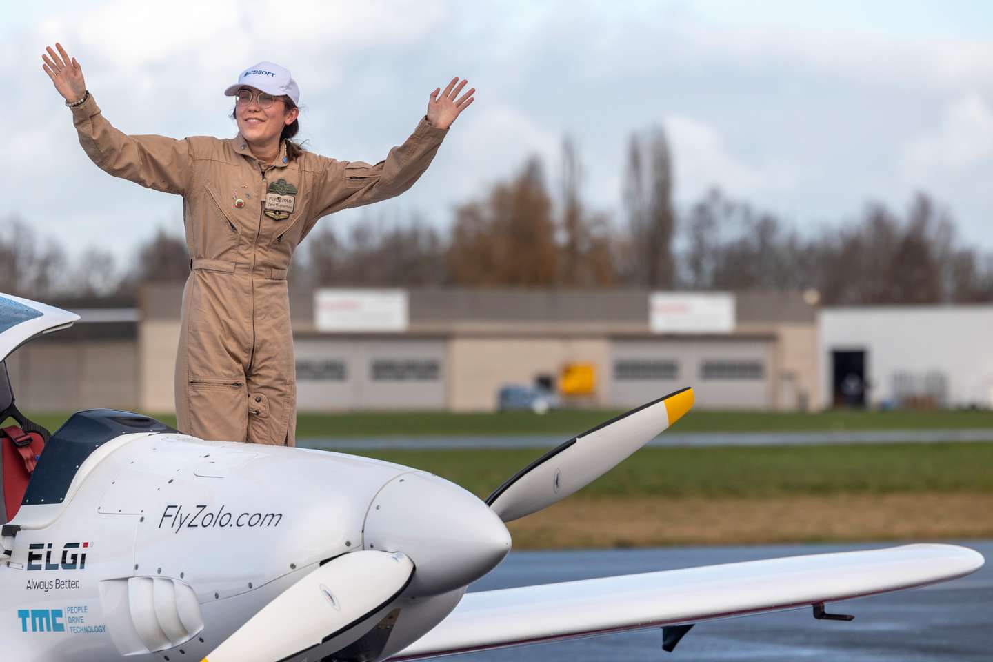 Zara Rutherford, a jovem piloto de 19 anos que circum-navegou o globo num avião ultraligeiro