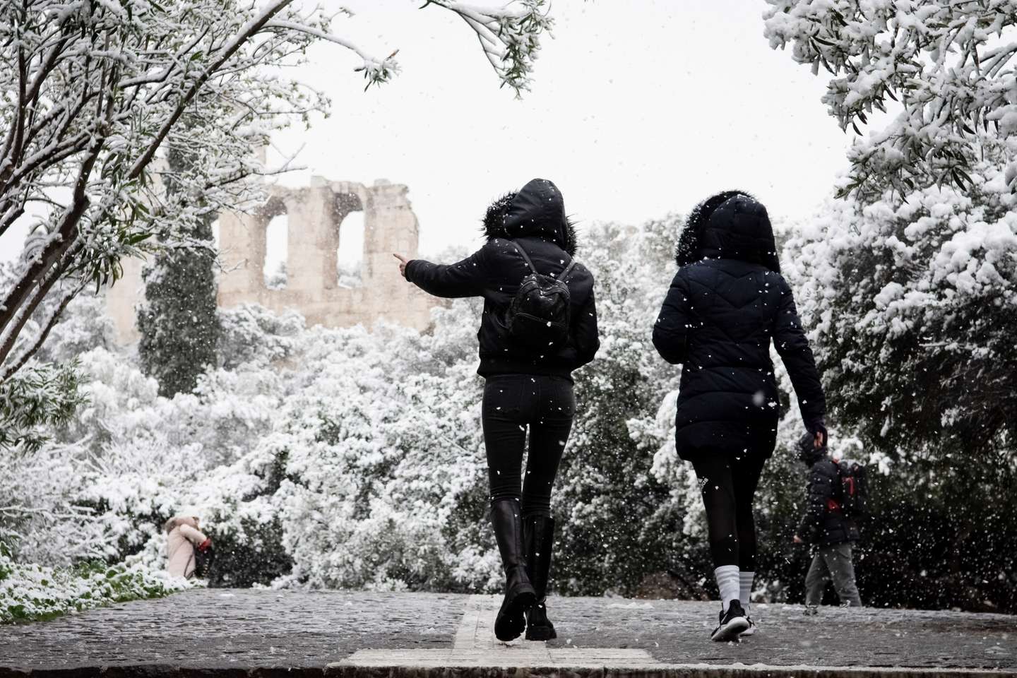 A tempestade de neve Elpida atinge Atenas, a capital da Grécia, no dia 24 de janeiro