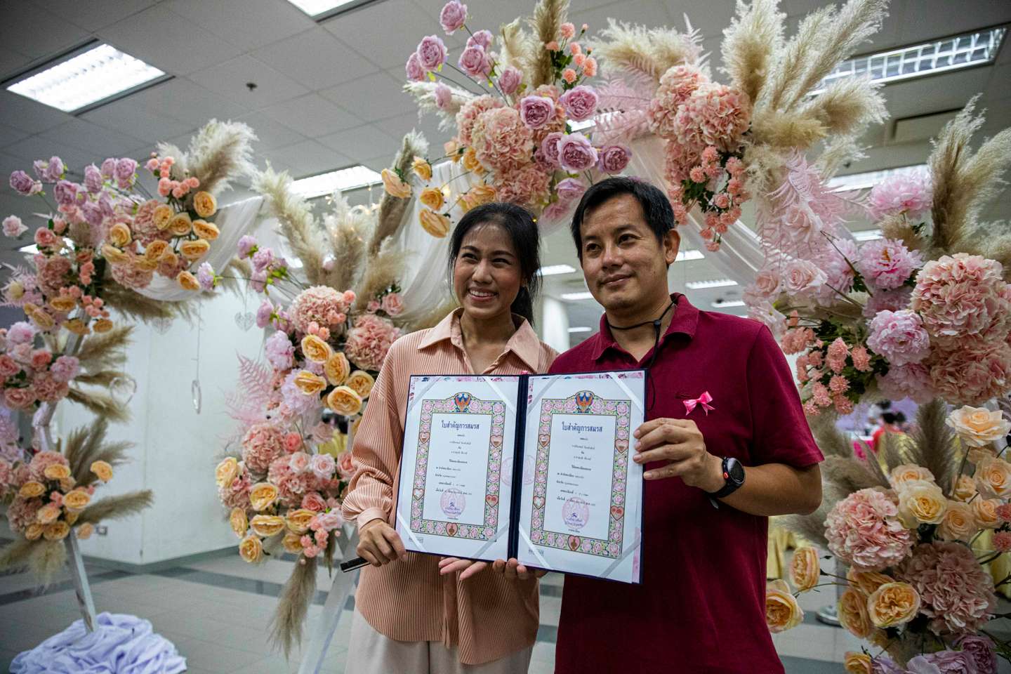 Celebração do Dia de São Valentim, também conhecido como Dia dos Namorados, em Banguecoque, na Tailândia, onde casais contraem matrimónio neste dia