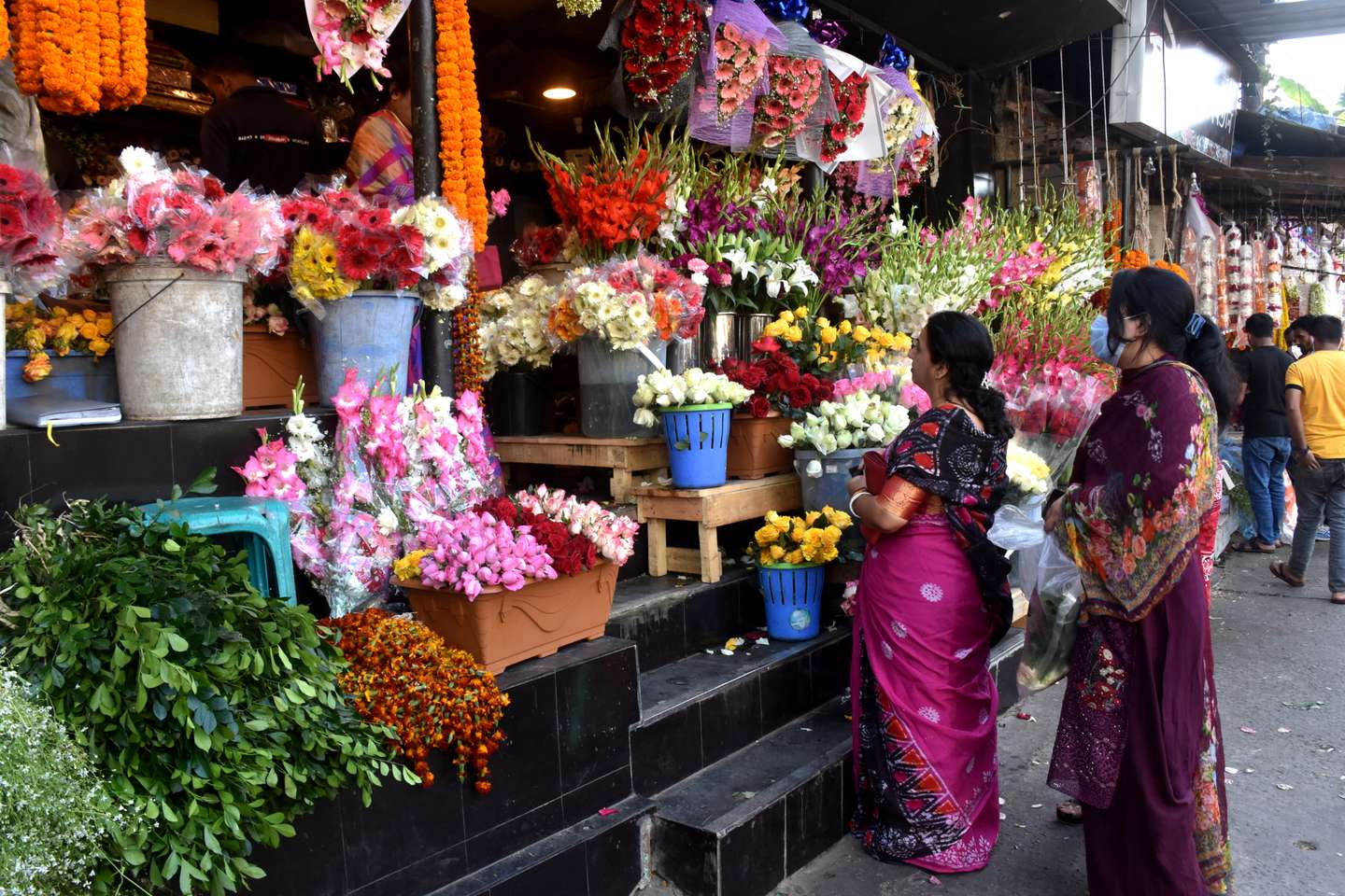 Celebração do Dia de São Valentim, também conhecido como Dia dos Namorados, no Bangladesh, onde também se realiza o Festival da Primavera