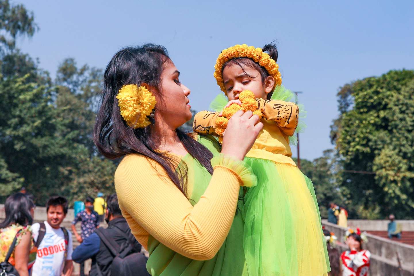 Celebração do Dia de São Valentim, também conhecido como Dia dos Namorados, no Bangladesh, onde também se realiza o Festival da Primavera