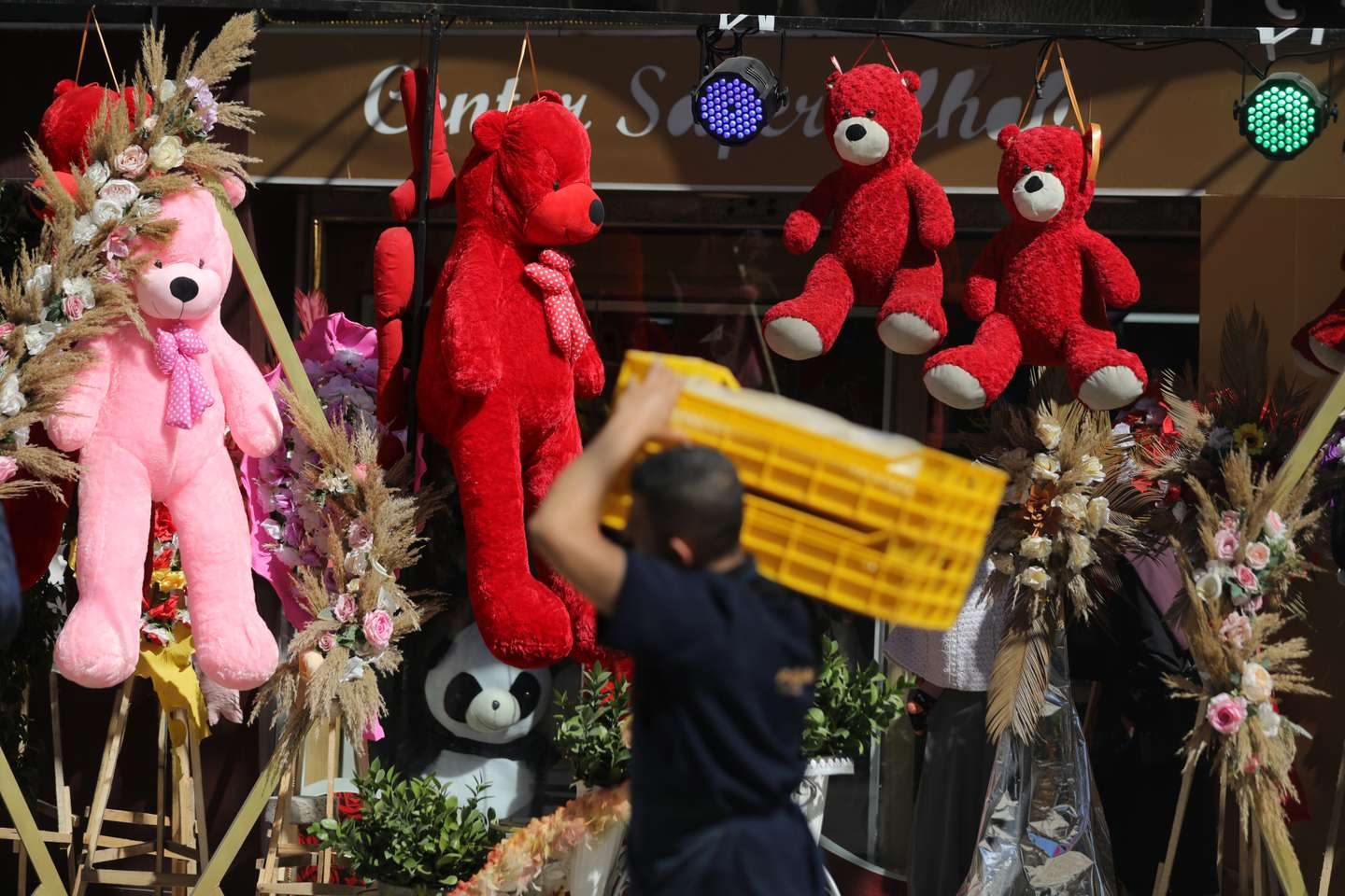 Celebração do Dia de São Valentim, também conhecido como Dia dos Namorados, em Gaza, na Palestina
