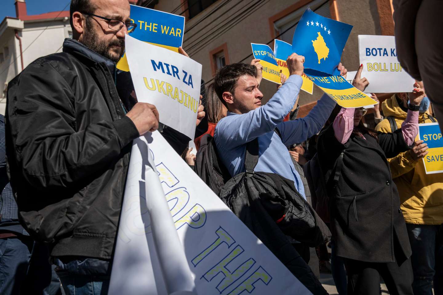 Protestos contra a invasão da Ucrânia em Pristina, Kosovo
