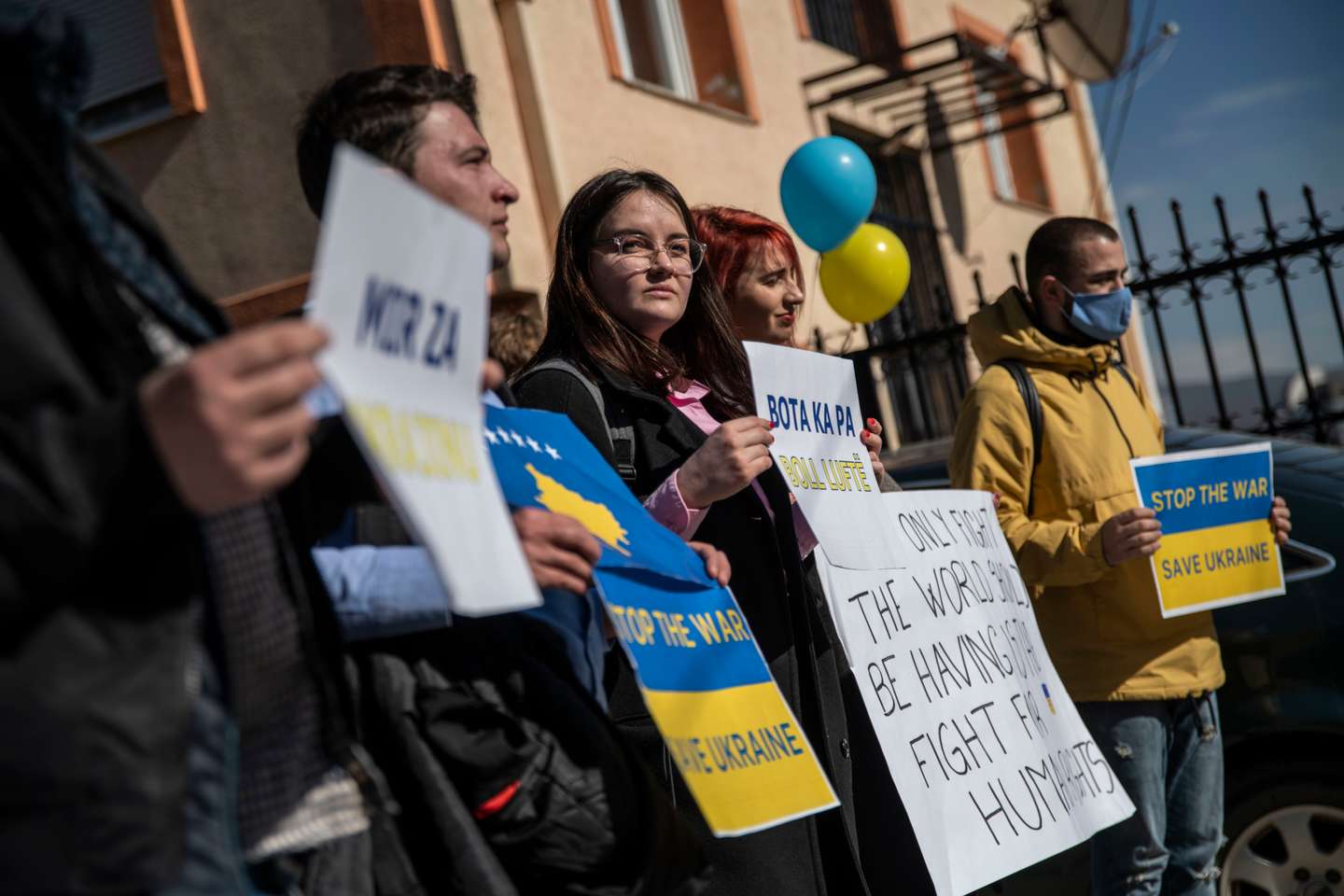 Protestos contra a invasão da Ucrânia em Pristina, Kosovo