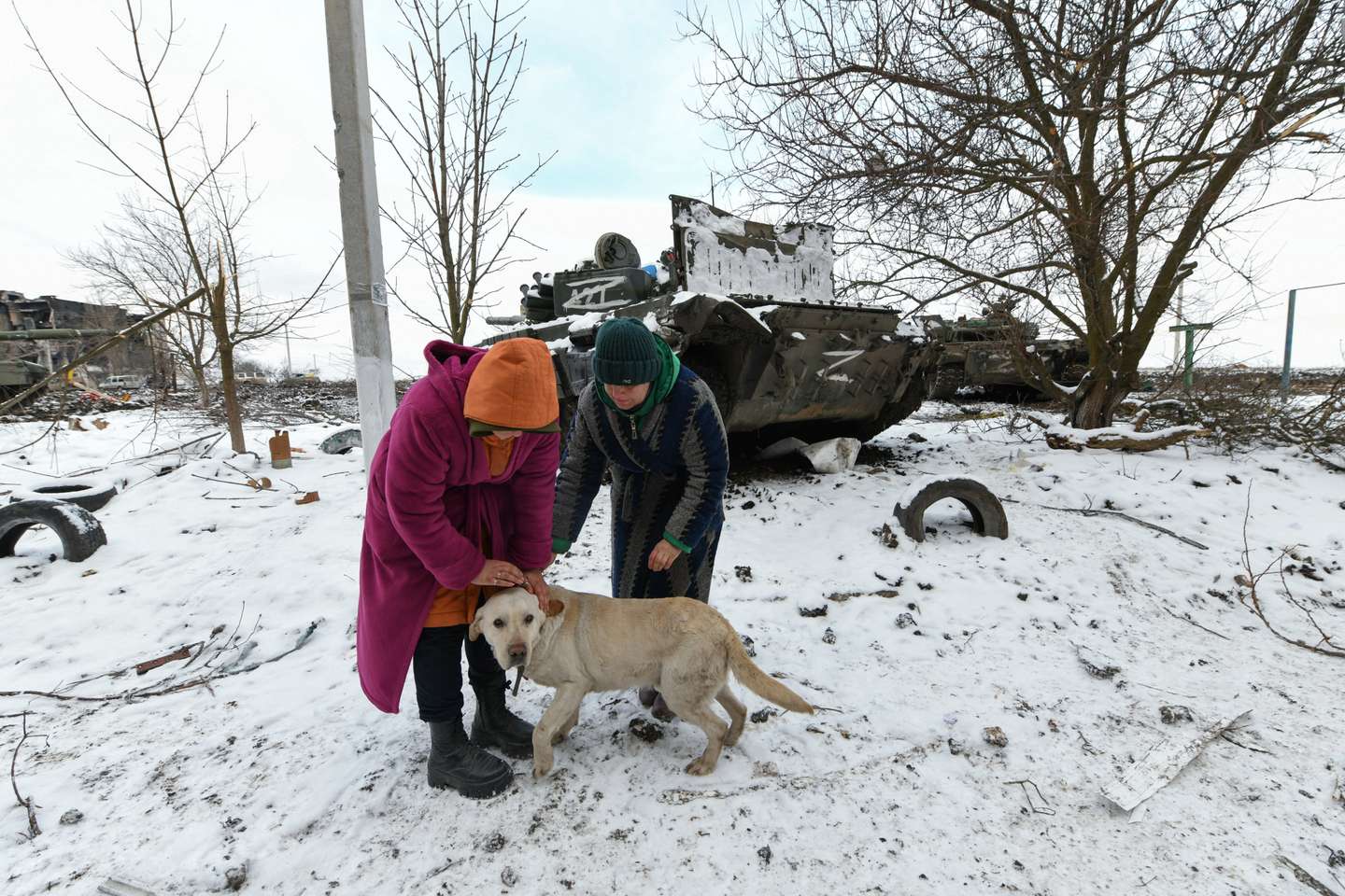 Civilians await evacuation and humanitarian aid in Donetsk