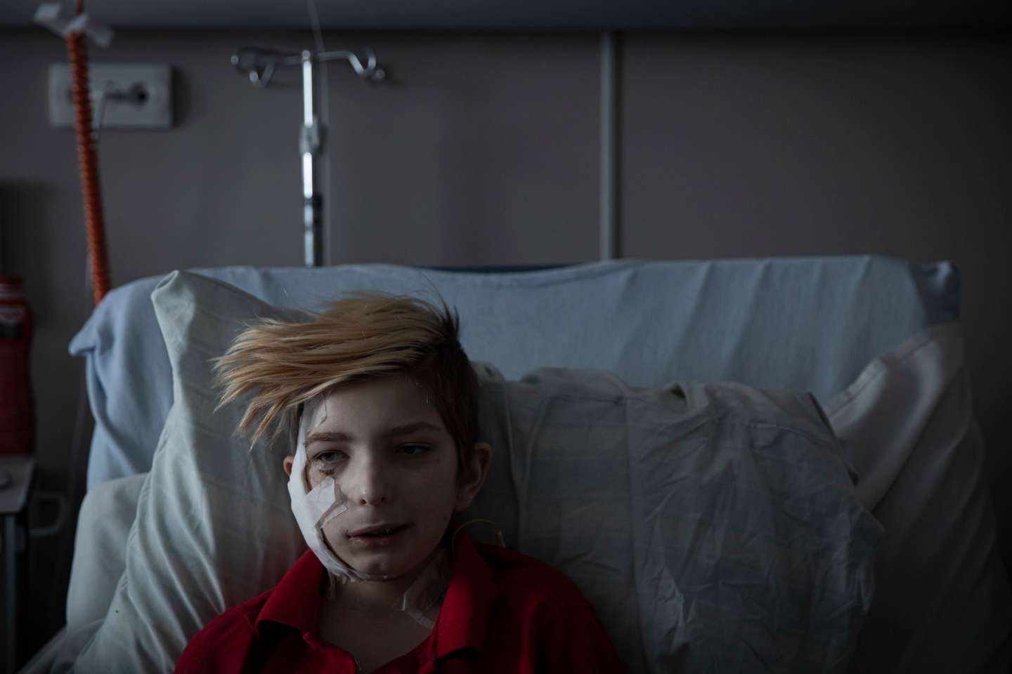 Reportagem no maior hospital pediátrico de Kiev numa altura em que estão a receber crianças que chegam feridas devido à guerra entre a Ucrânia e a Rússia. A Rússia, a mando do seu presidente, Vladimir Putin, invadiu a Ucrânia no passado dia 24 de fevereiro de 2022. Kiev, Ucrânia, 17 de março de 2022. JOÃO PORFÍRIO/OBSERVADOR
