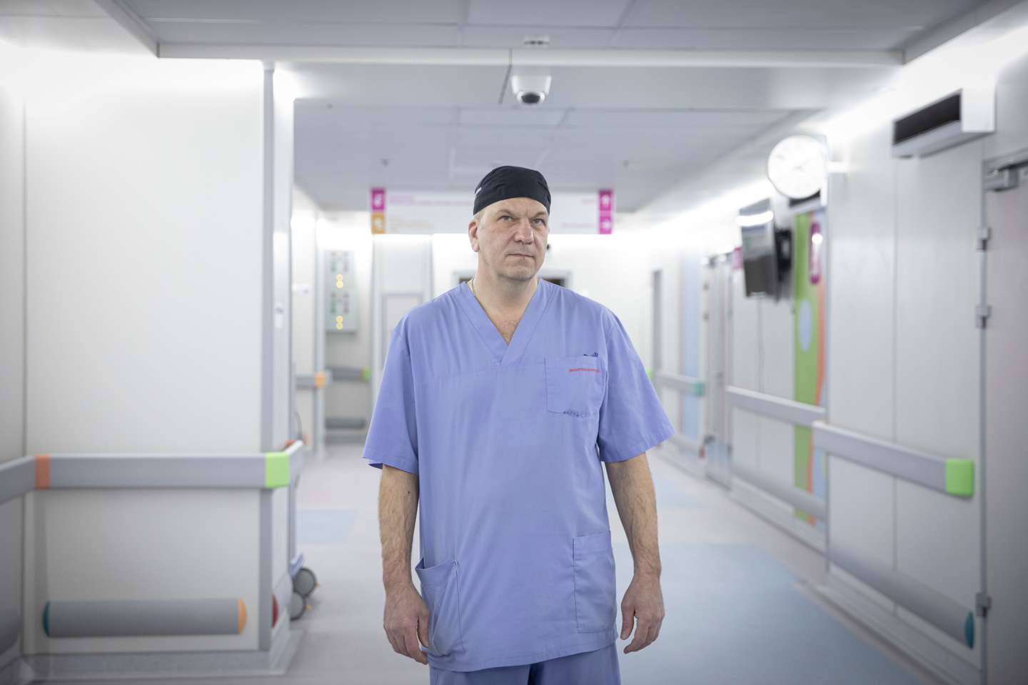 Reportagem no maior hospital pediátrico de Kiev numa altura em que estão a receber crianças que chegam feridas devido à guerra entre a Ucrânia e a Rússia. A Rússia, a mando do seu presidente, Vladimir Putin, invadiu a Ucrânia no passado dia 24 de fevereiro de 2022. Kiev, Ucrânia, 17 de março de 2022. JOÃO PORFÍRIO/OBSERVADOR
