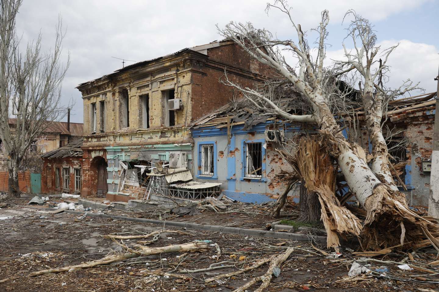 Mariupol&#039;s last stronghold Azovstal plant still resists against Russian forces