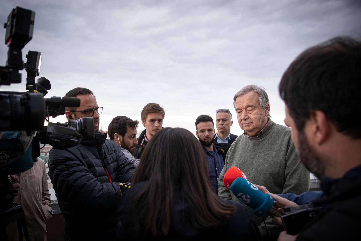 Conferência de imprensa de António Guterres à imprensa Portuguesa num terraço de um hotel no centro da capital ucraniana, Kiev. A Rússia, a mando do seu presidente, Vladimir Putin, invadiu a Ucrânia no passado dia 24 de fevereiro de 2022. Kyiv, Ucrânia, 27 de abril de 2022. JOÃO PORFÍRIO/OBSERVADOR
