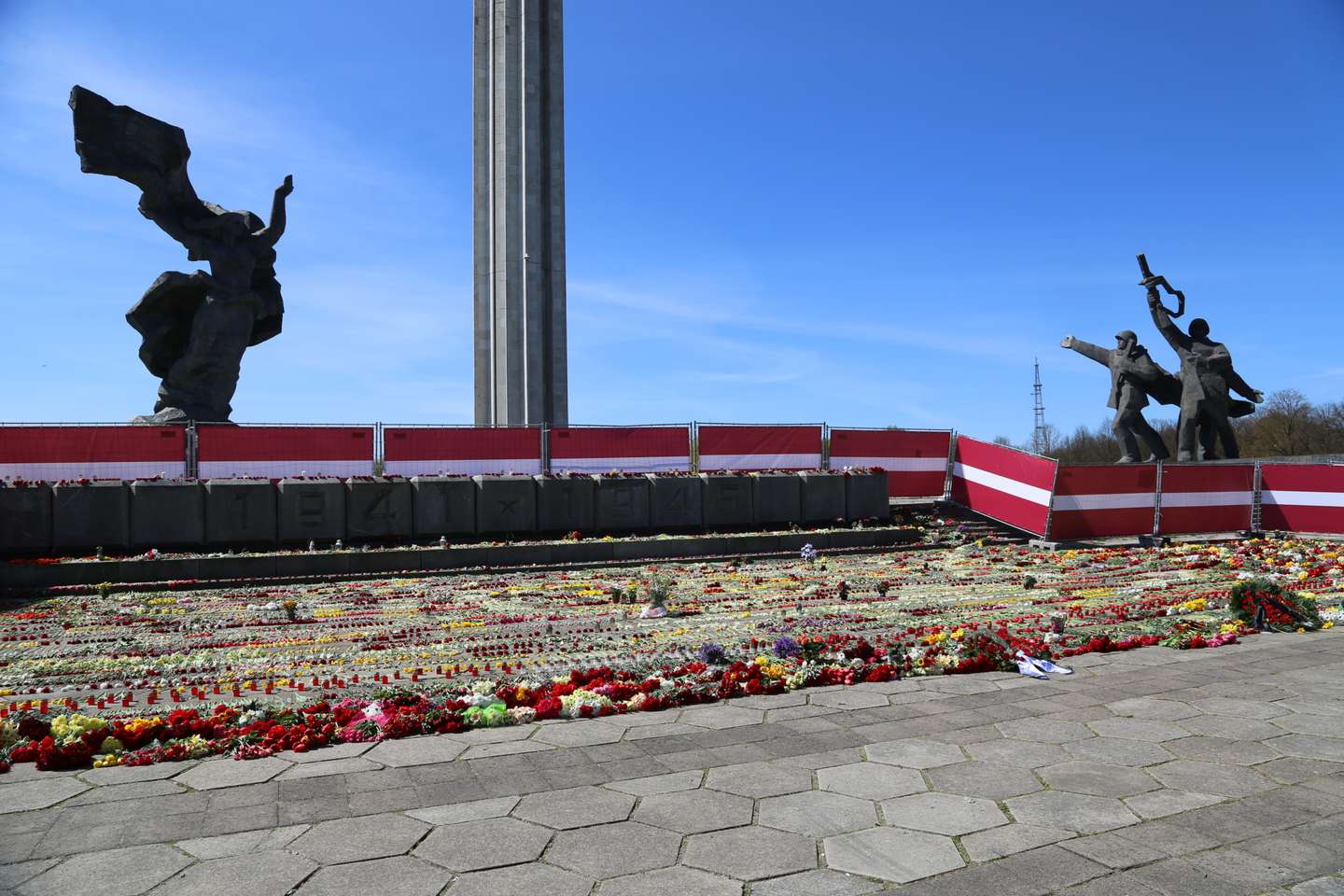 Russian minority in Estonia and Latvia on "Victory Day