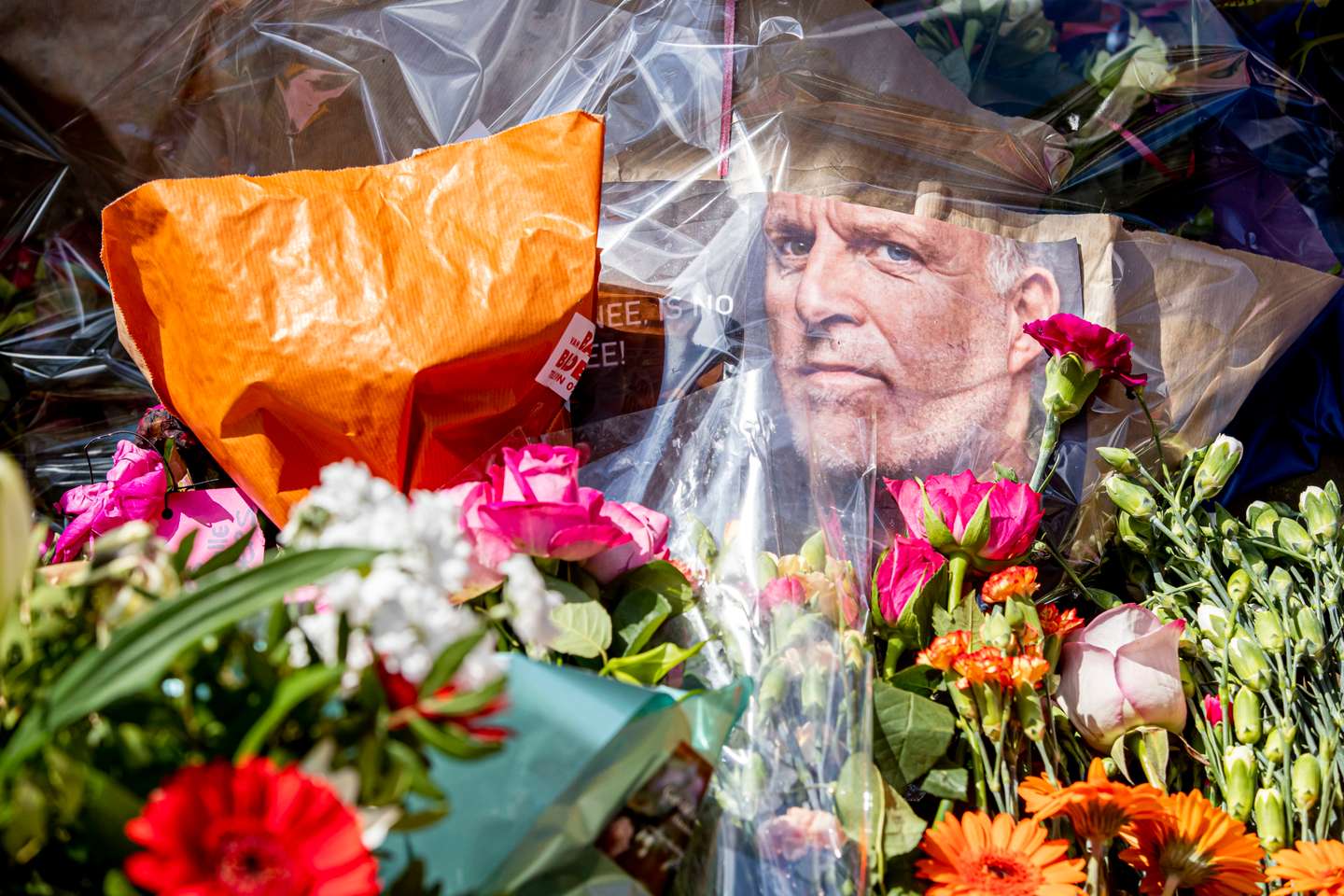Flower vigil for Peter R de Vries